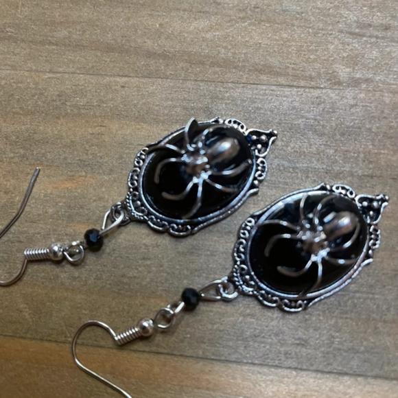 Halloween Spider Earrings - Picture 3 of 4